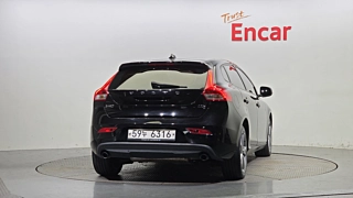 VOLVO V40 2017