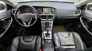 VOLVO V40 2017