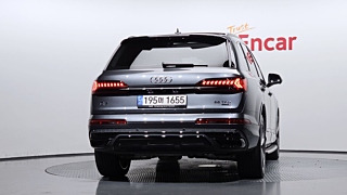 AUDI Q7 4M 2023