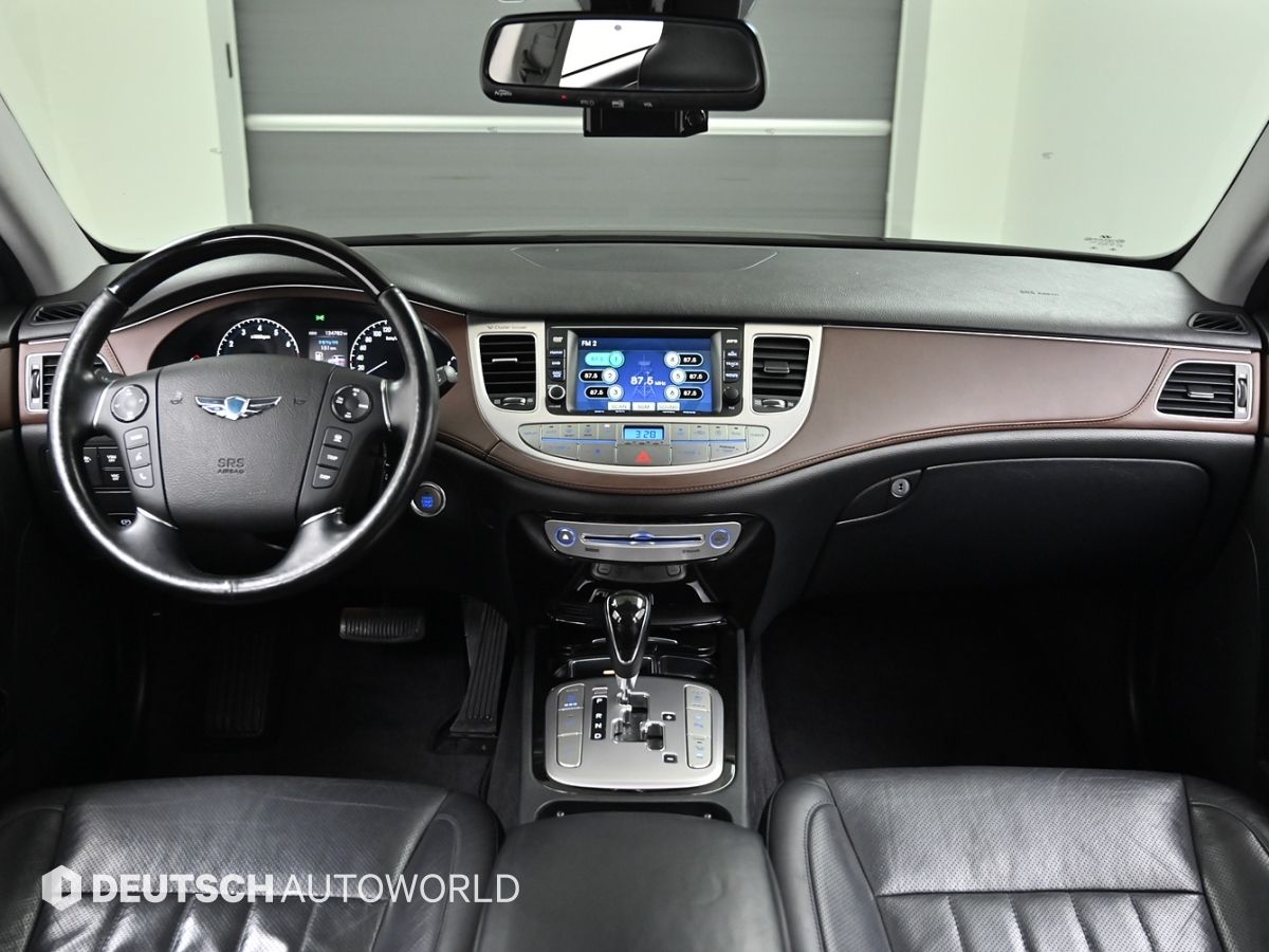 HYUNDAI GENESIS 2011