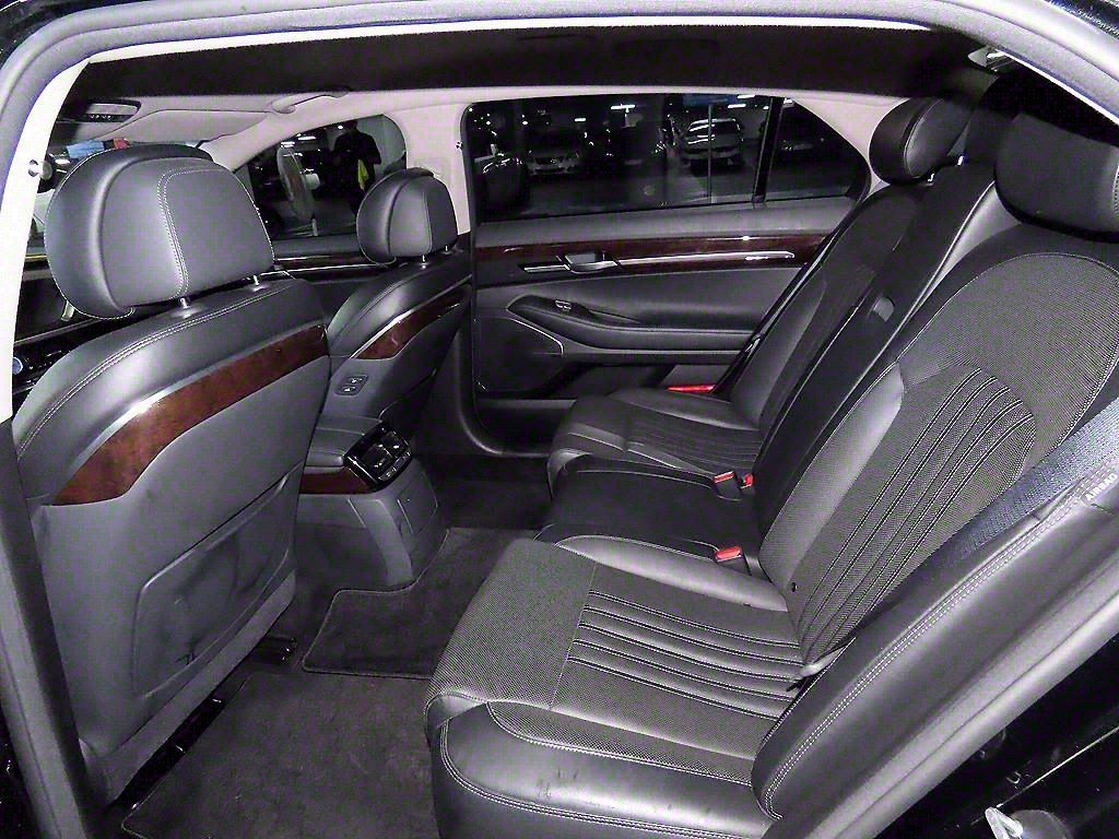GENESIS EQ900 2016