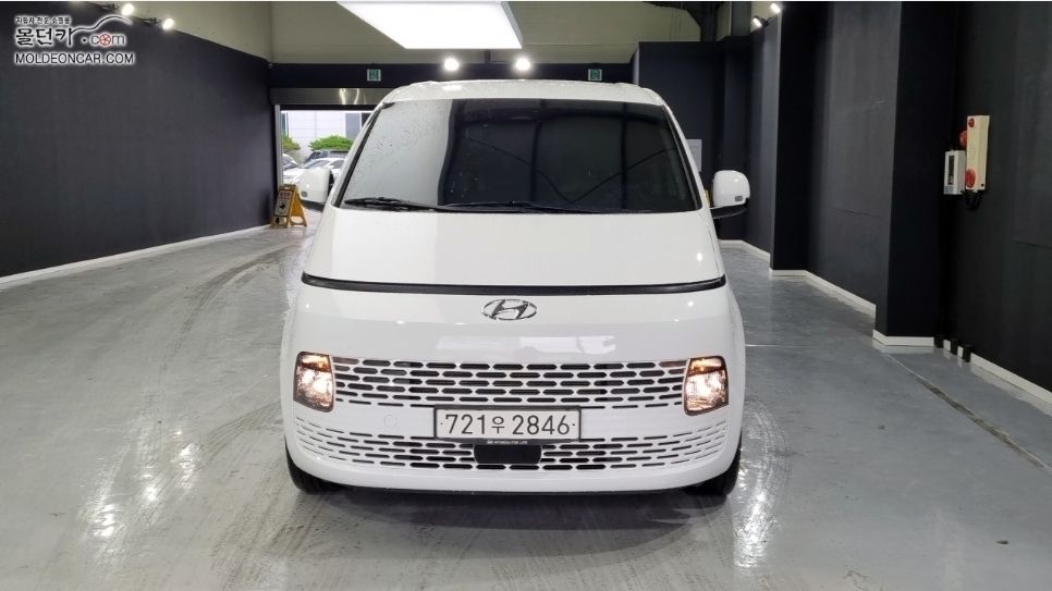 HYUNDAI STARIA 2024