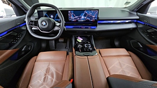 BMW 5-SERIES G60 2023
