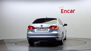 VOLKSWAGEN JETTA  2.0 TDI 2011