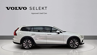 VOLVO V60 CROSS COUNTRY 2024