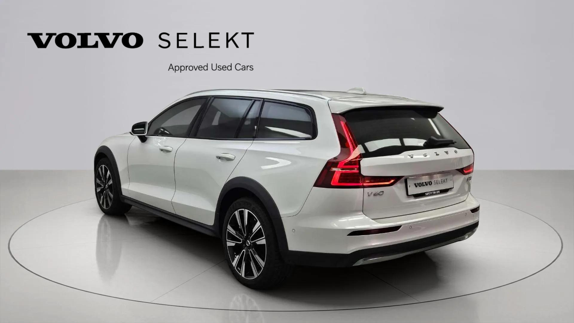 VOLVO V60 CROSS COUNTRY 2024