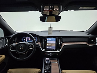 VOLVO V60 CROSS COUNTRY 2024