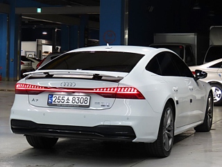 AUDI A7 4K 2023