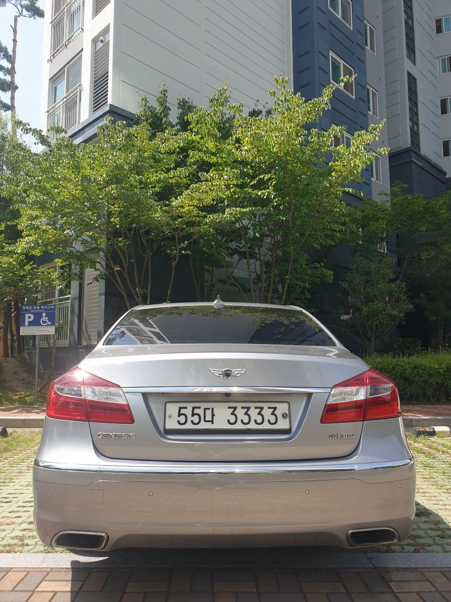 HYUNDAI GENESIS 2013