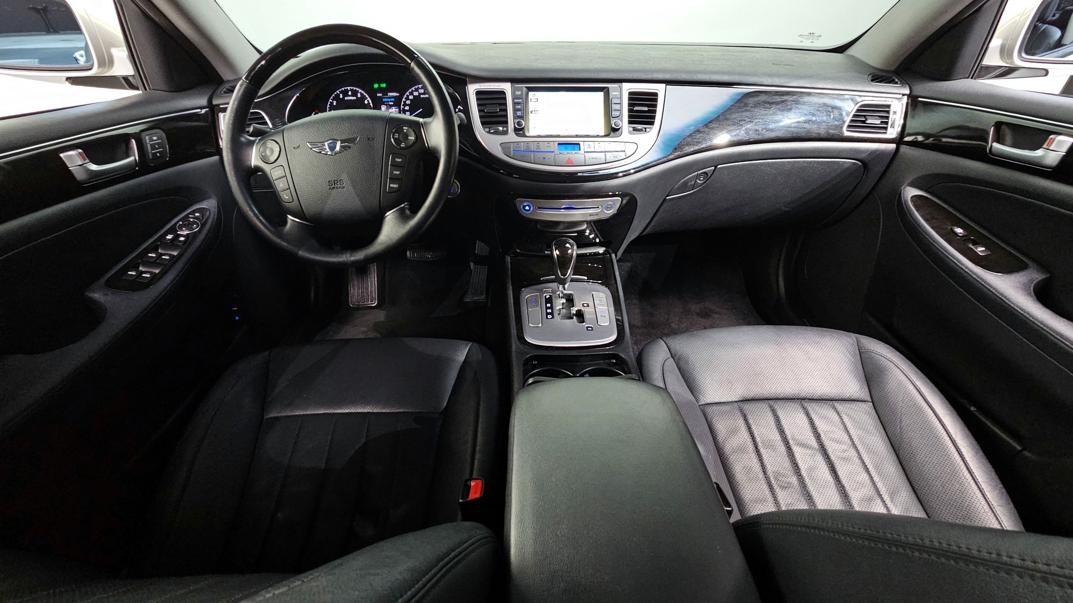 HYUNDAI GENESIS 2011