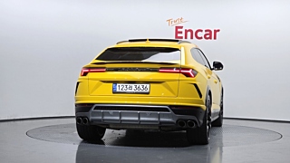 LAMBORGHINI URUS 2020