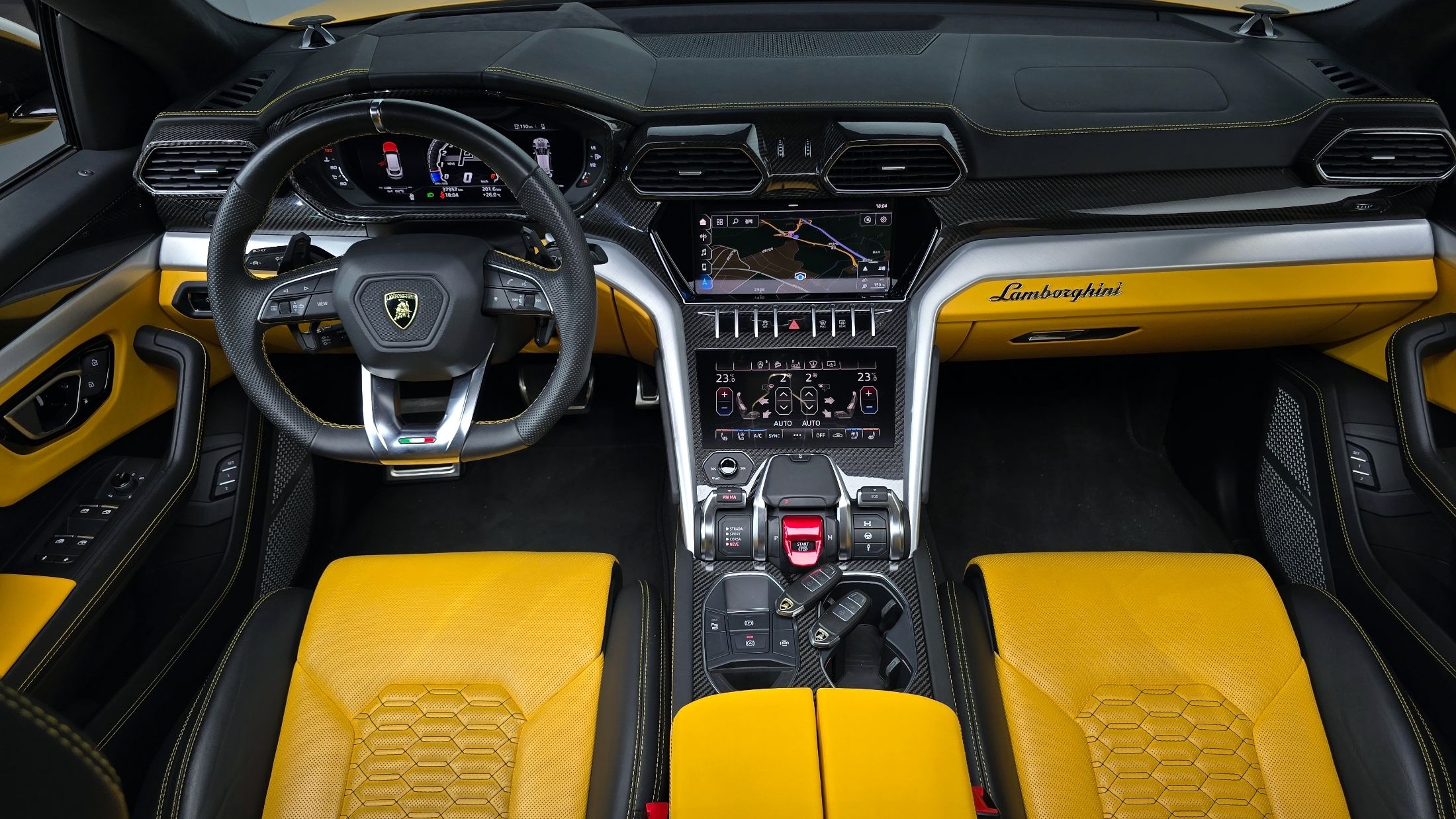 LAMBORGHINI URUS 2020