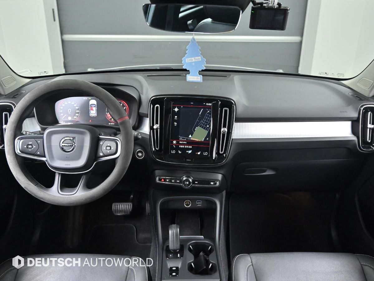 VOLVO XC40 2019