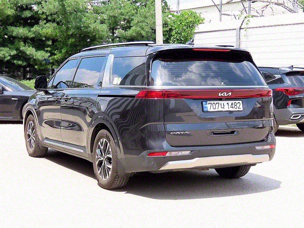 KIA CARNIVAL 2023