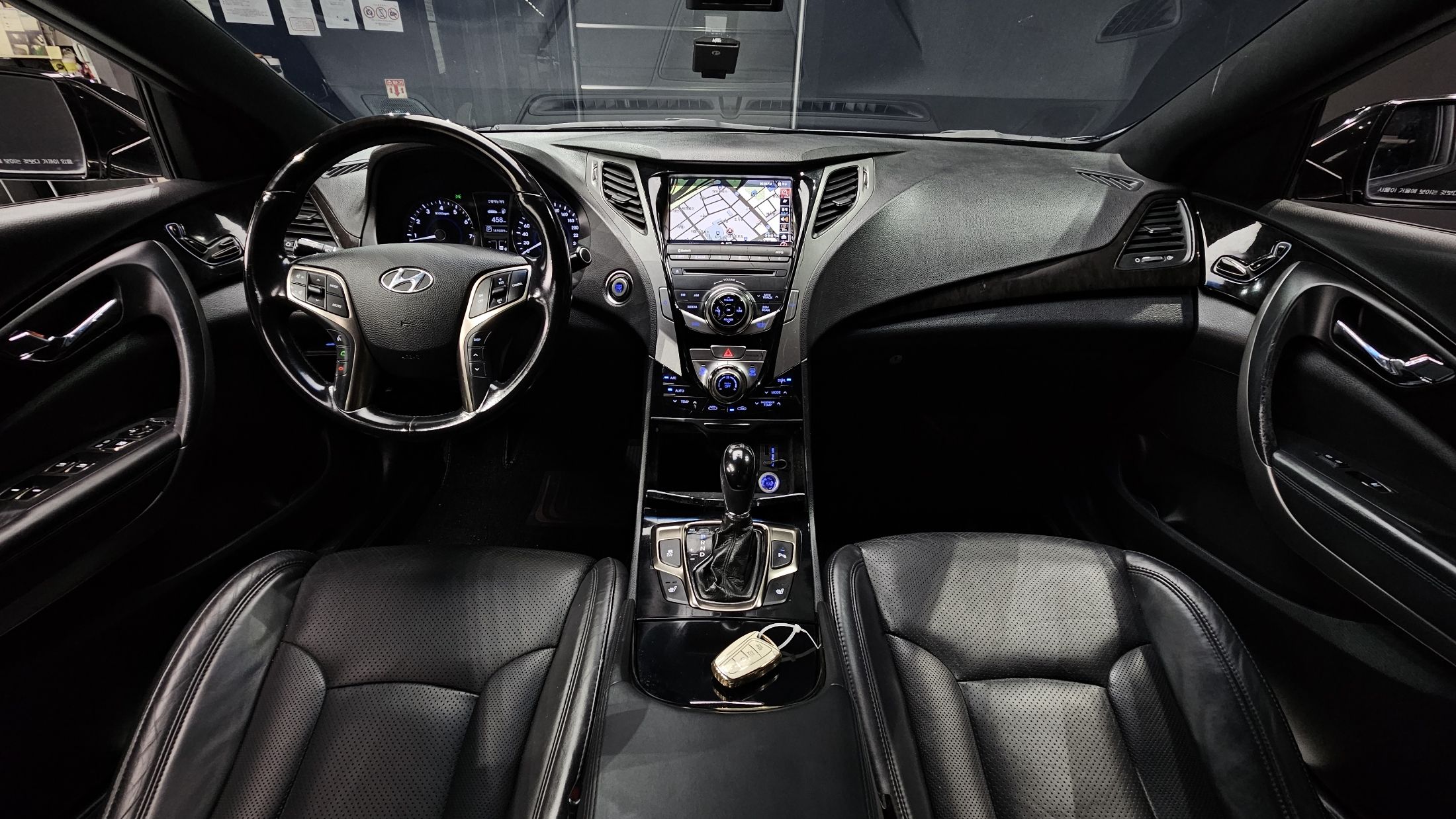 HYUNDAI GRANDEUR HG 2011