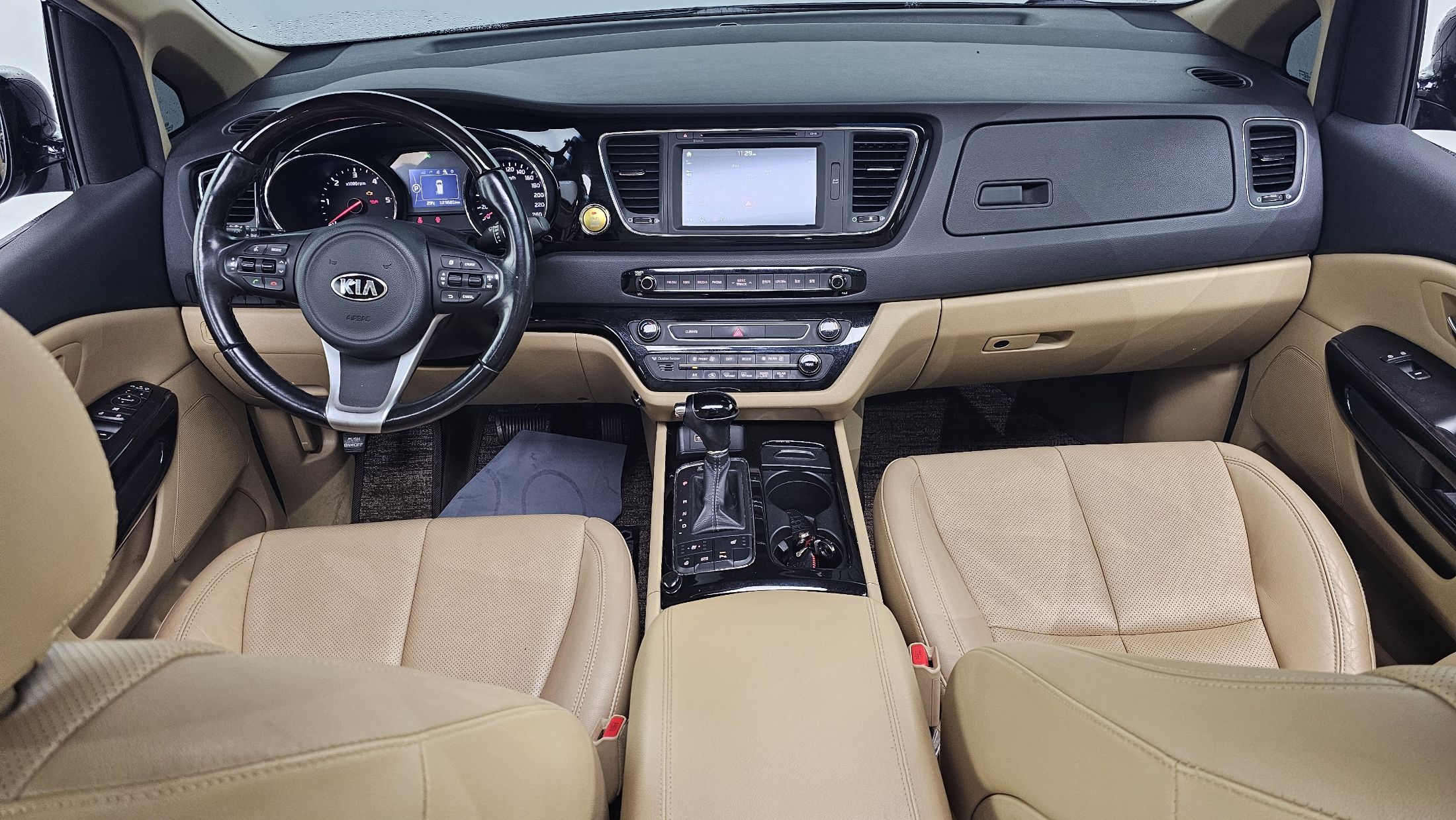 KIA CARNIVAL 2015