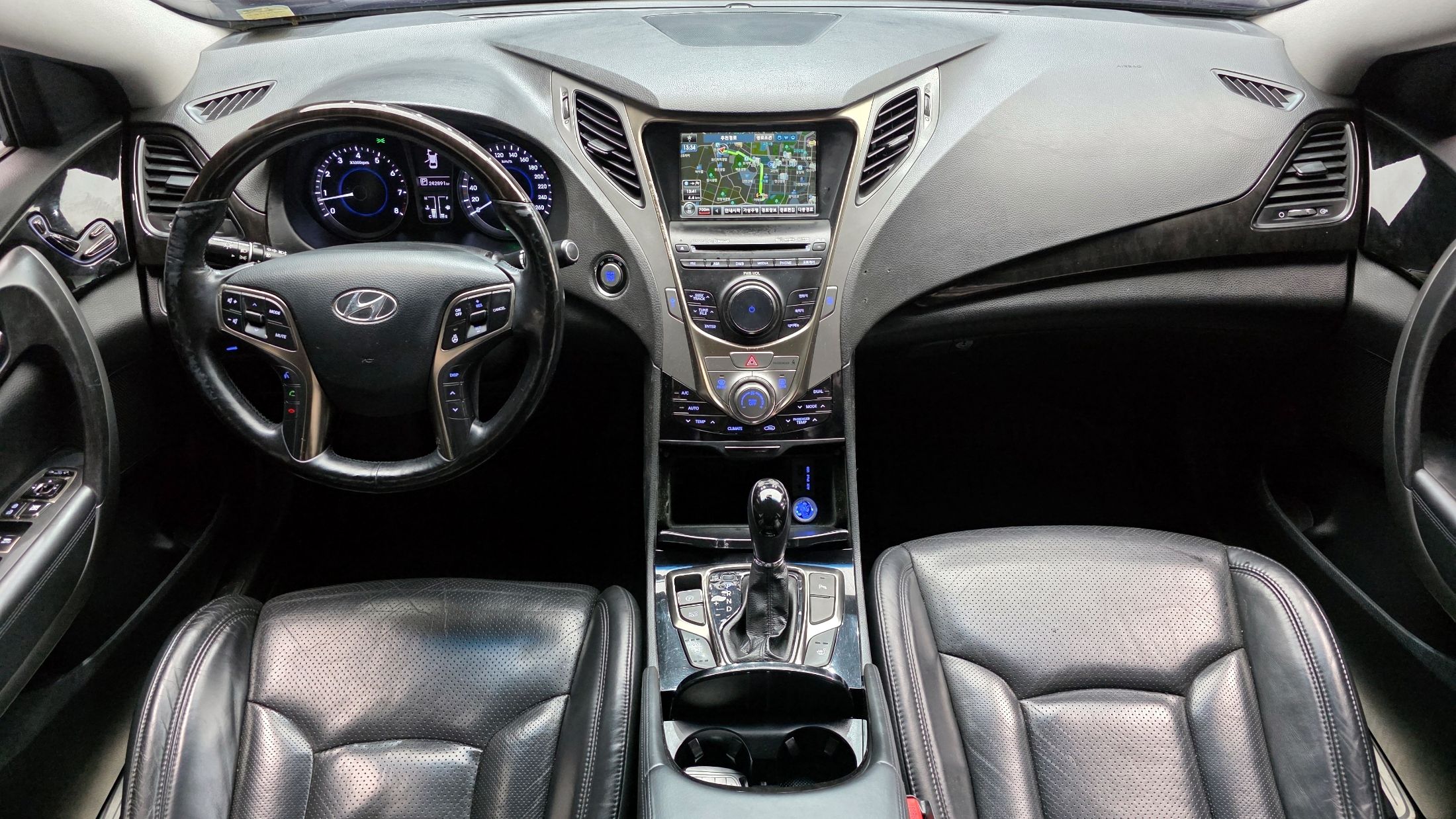 HYUNDAI GRANDEUR HG 2011
