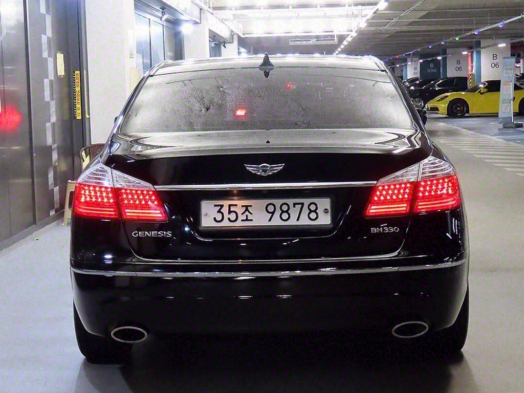 HYUNDAI GENESIS 2010