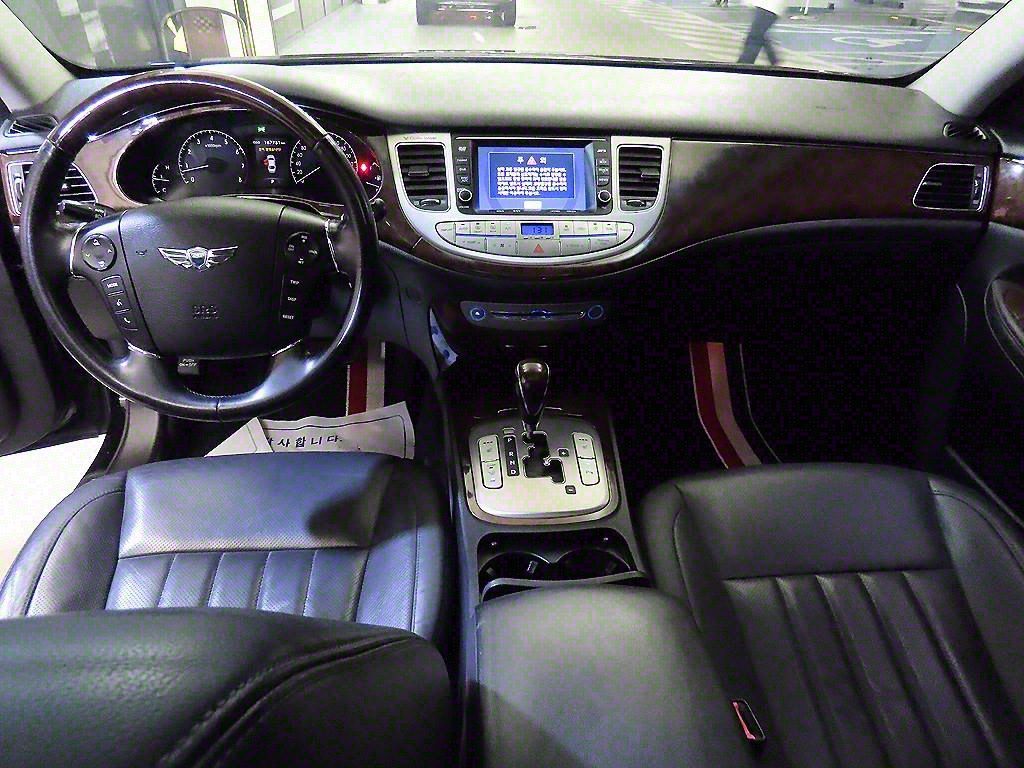 HYUNDAI GENESIS 2010