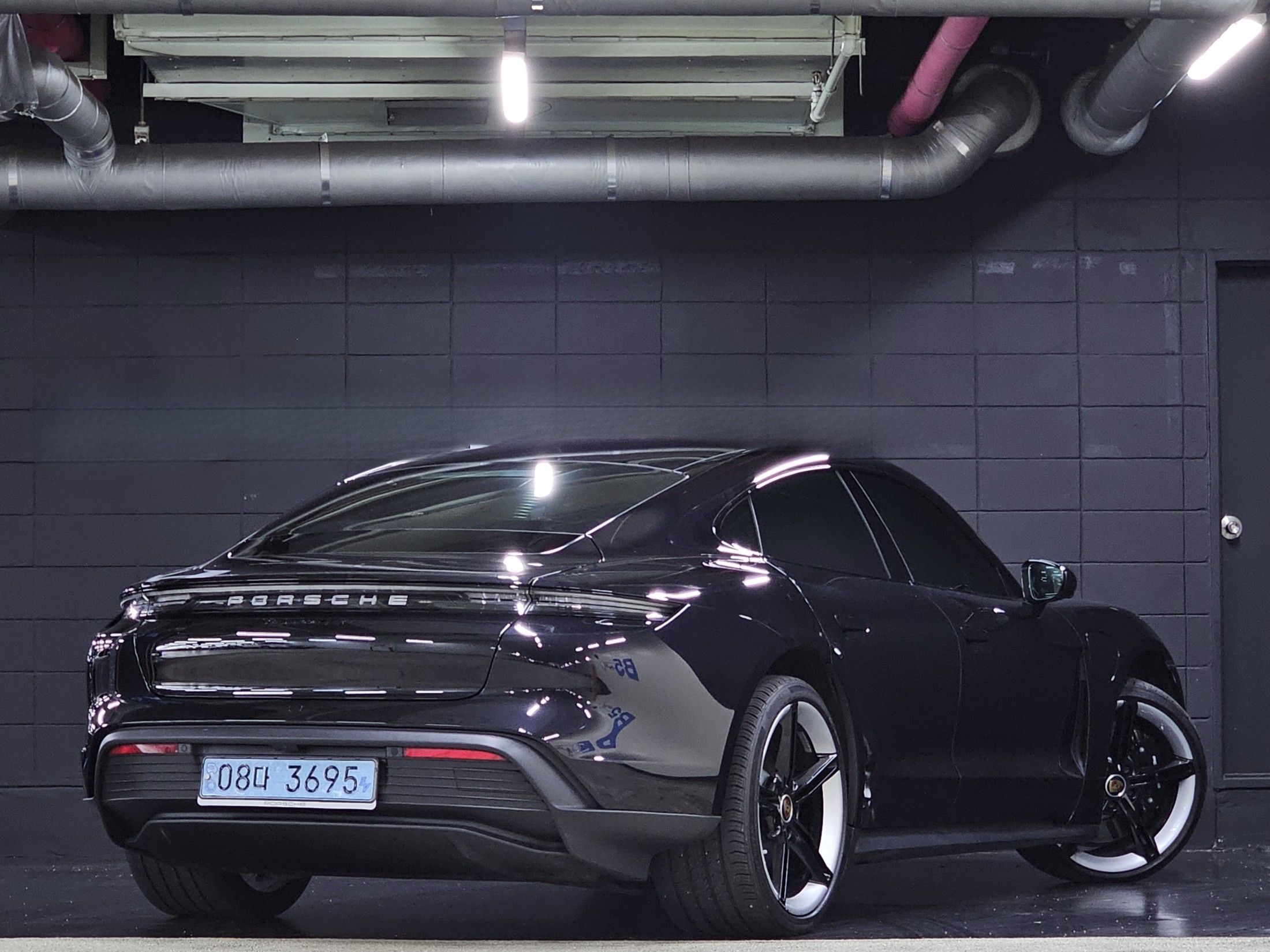 PORSCHE TAYCAN 2021