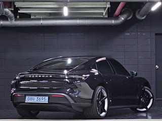 PORSCHE TAYCAN 2021