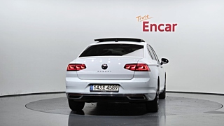 VOLKSWAGEN PASSAT GT B8 2022