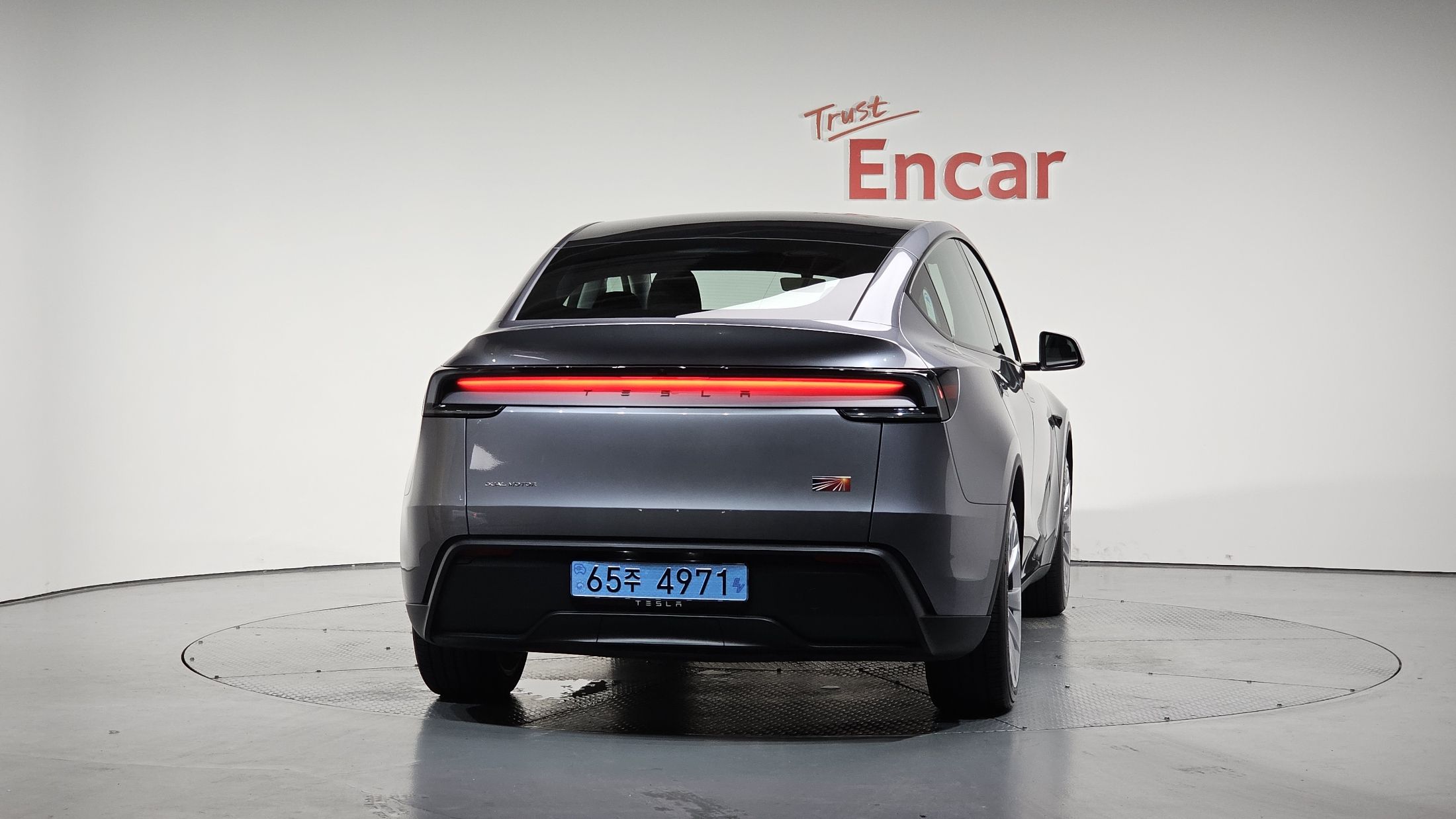TESLA MODEL Y 2025