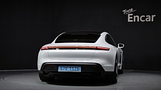 PORSCHE TAYCAN 2022