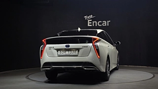 TOYOTA PRIUS 2018