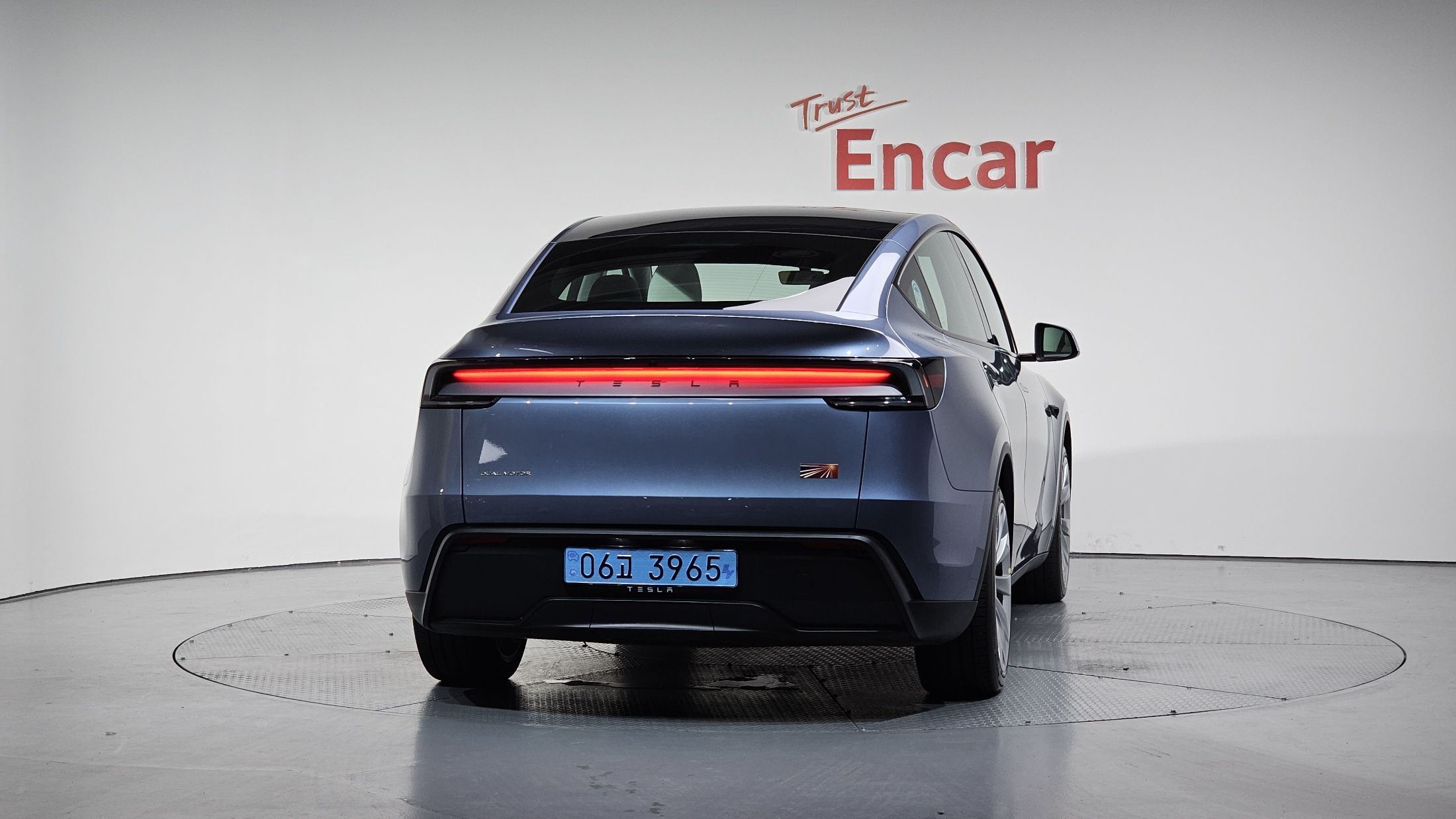 TESLA MODEL Y 2025