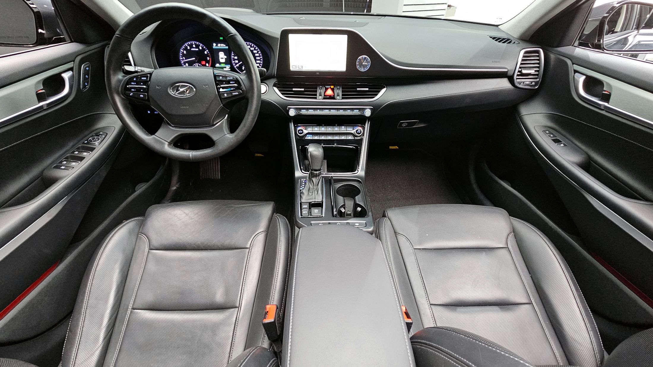 HYUNDAI GRANDEUR IG 2016