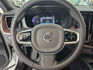 VOLVO XC60 2025