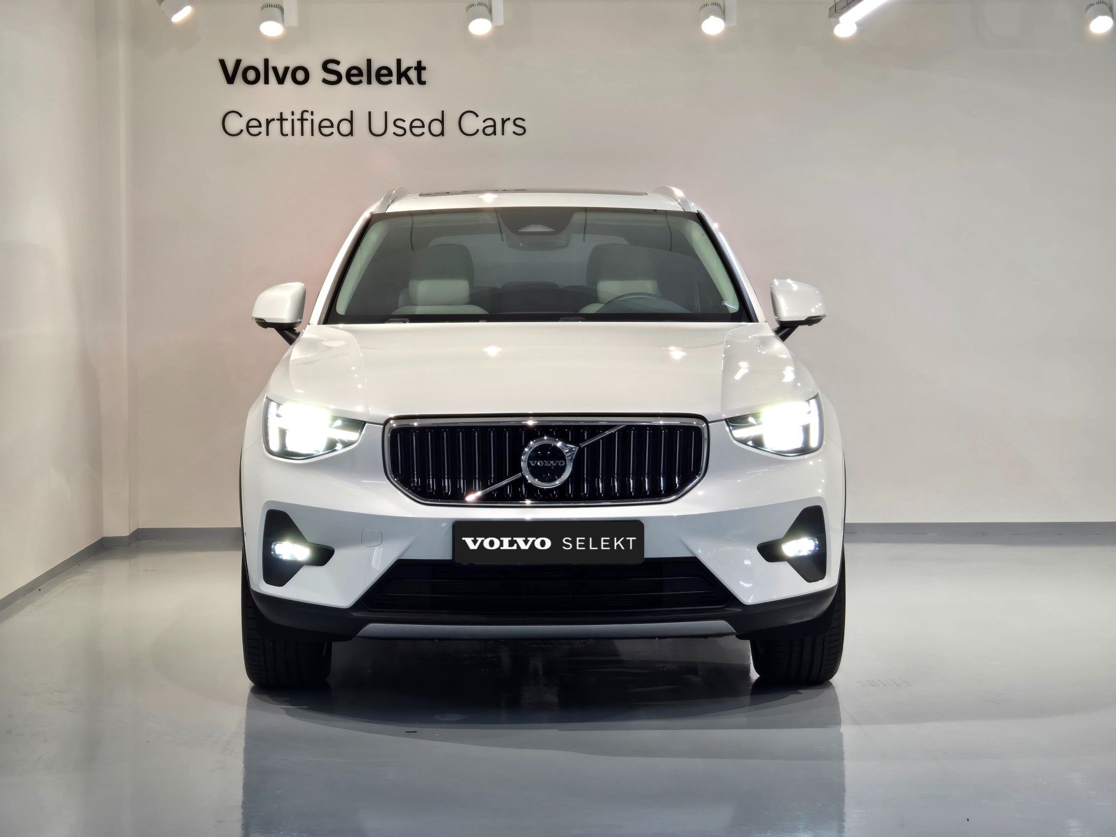 VOLVO XC40 2025