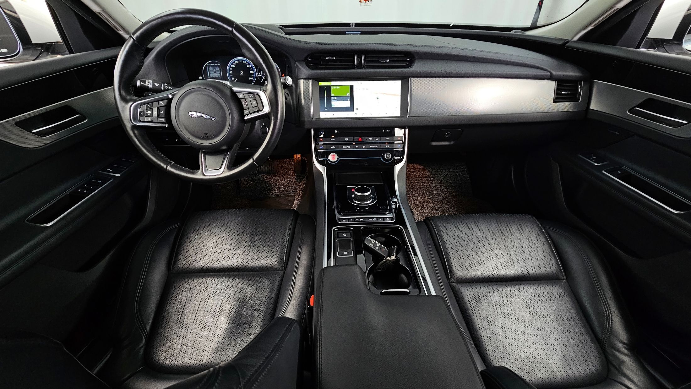 JAGUAR XF X260 2018