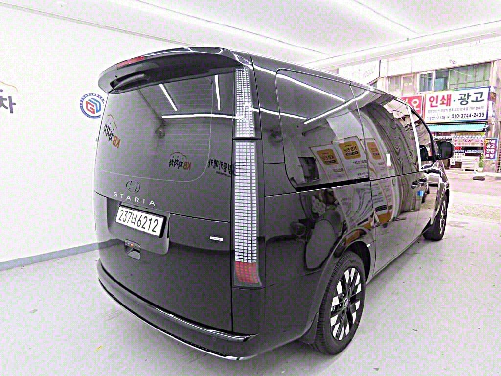 HYUNDAI STARIA 2025