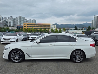 BMW 5-SERIES G30 2019