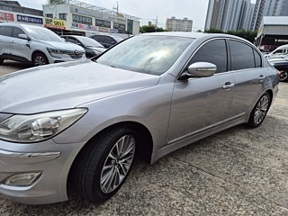 HYUNDAI GENESIS 2012