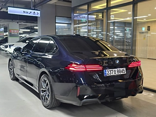 BMW 5-SERIES G60 2023