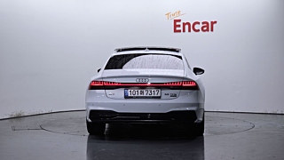 AUDI A7 4K 2023
