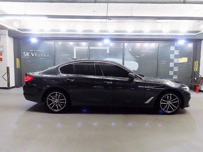 BMW 5-SERIES G30 2018