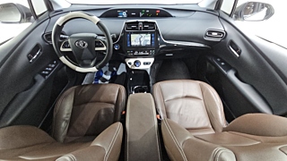 TOYOTA PRIUS 2017