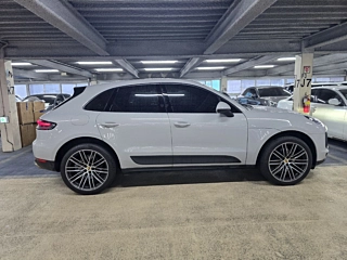 PORSCHE MACAN 2021
