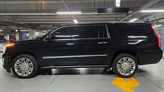 CADILLAC ESCALADE 2017