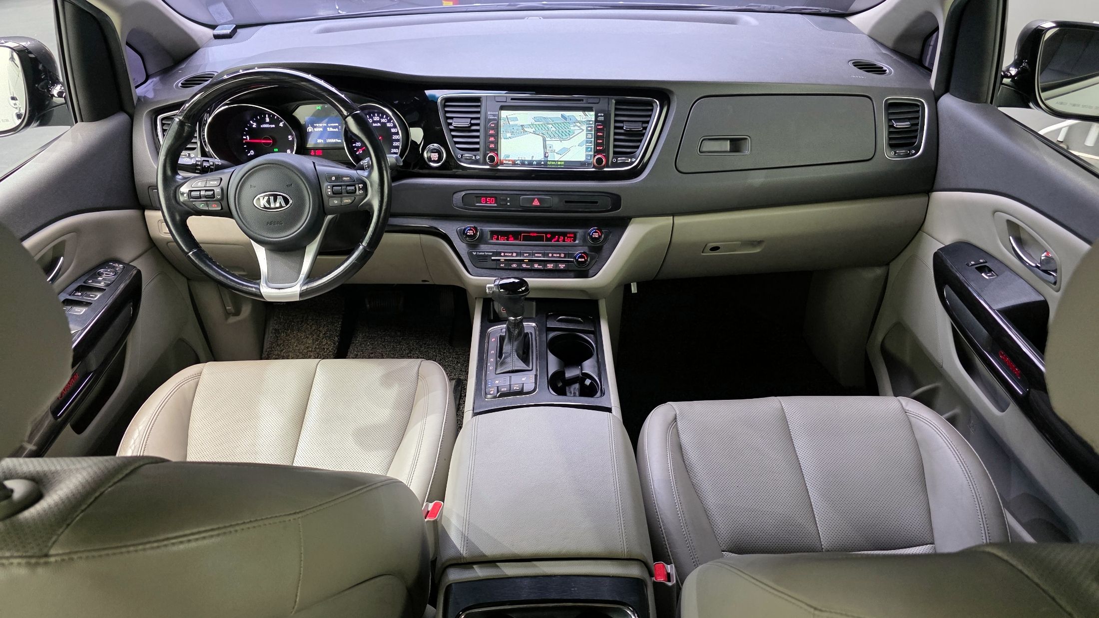 KIA CARNIVAL 2015
