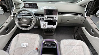 HYUNDAI STARIA 2025
