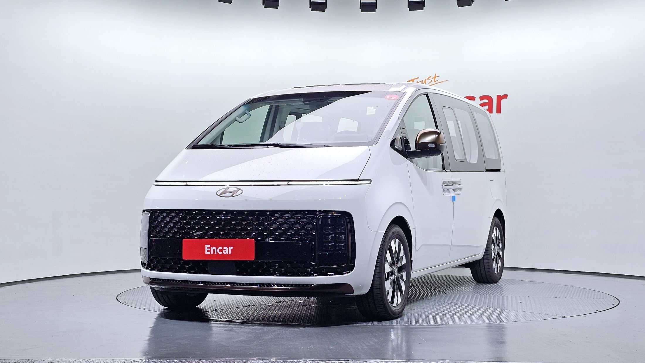 HYUNDAI STARIA 2025