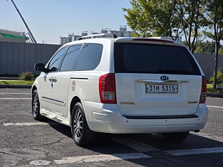 KIA CARNIVAL R 2011