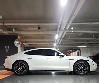 PORSCHE TAYCAN 2022