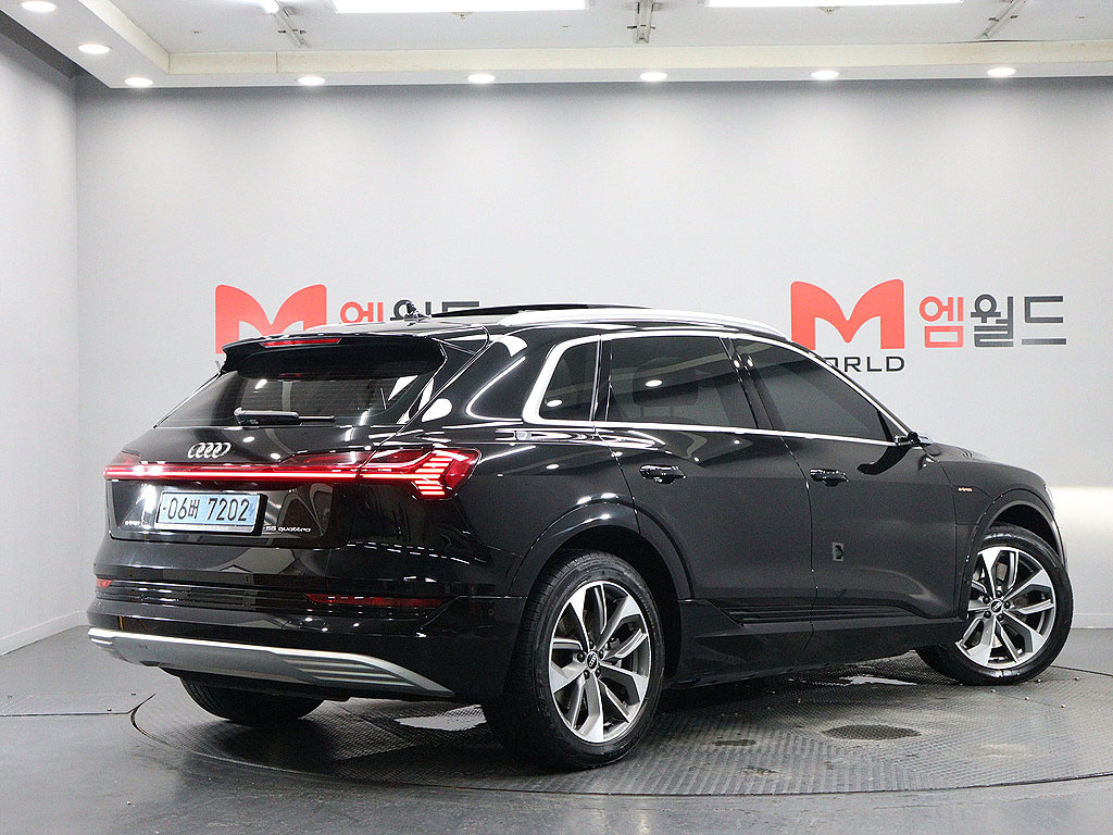 AUDI E-TRON 2021