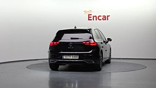 VOLKSWAGEN GOLF 2022